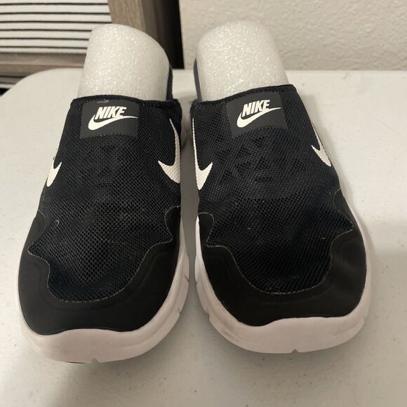 Size 8 Nike Women’s Dual  Ride Stretch Slip On Sneakers black and white - Picture 1 of 7